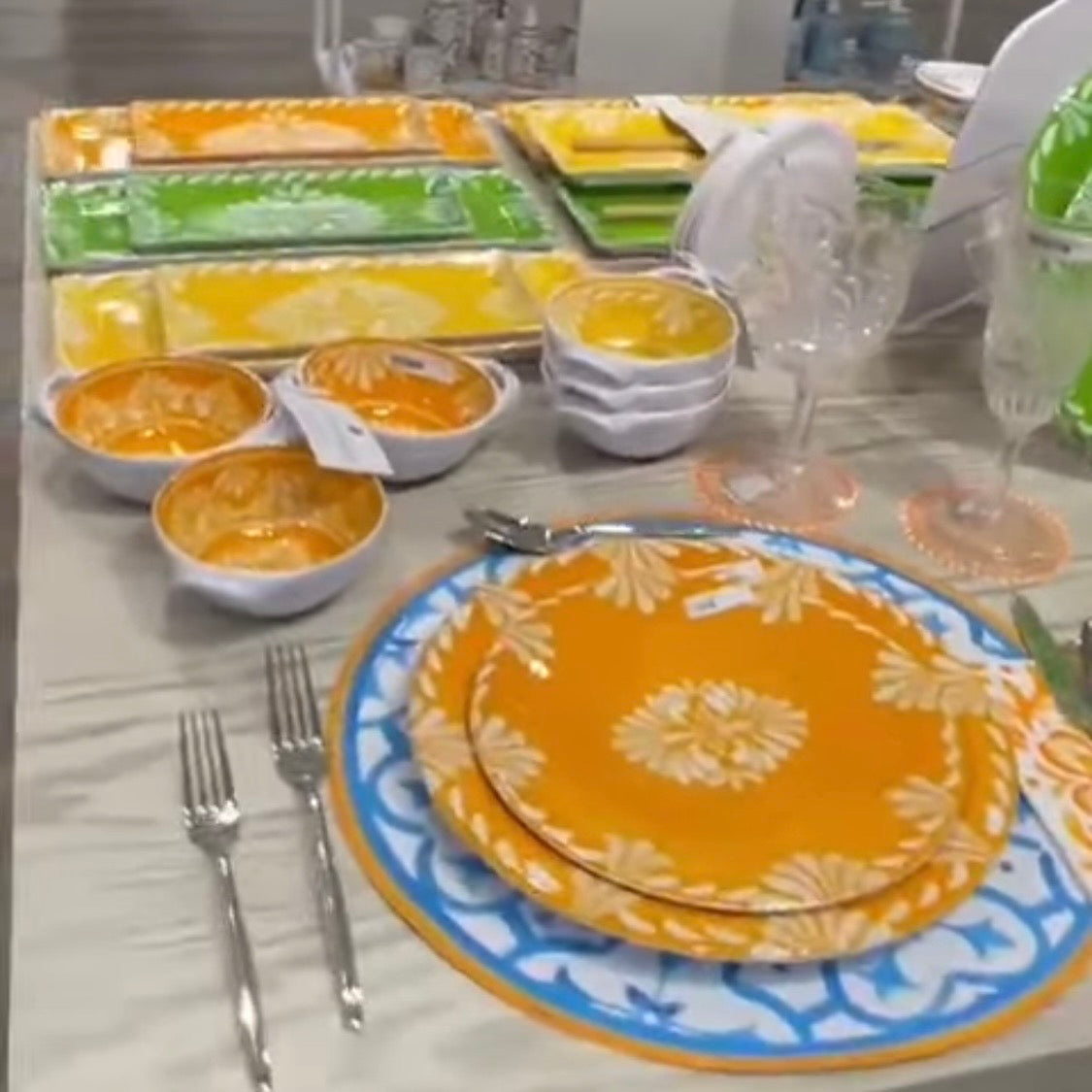 How to Create a Beautiful Outdoor Tablescape with Le Cadeaux Paloma