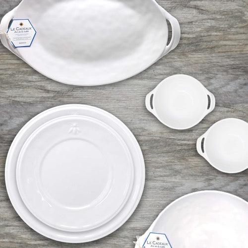 le-cadeaux-bistro-white-dinner-plate-with-a-bee