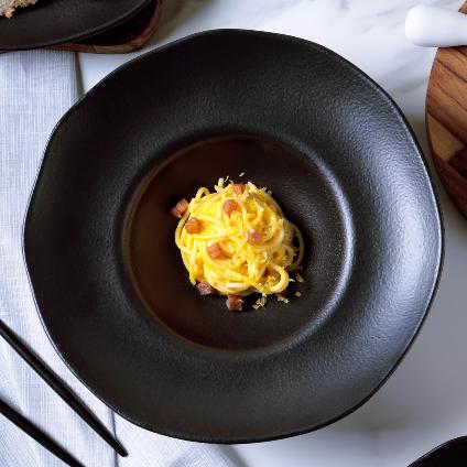 Porto Brasil Avant Garde Organic Matte Black Deep Rim 11" Plate Set - Thumbnail 3