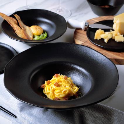 Porto Brasil Avant Garde Organic Matte Black Deep Rim 11" Plate Set - Thumbnail 2