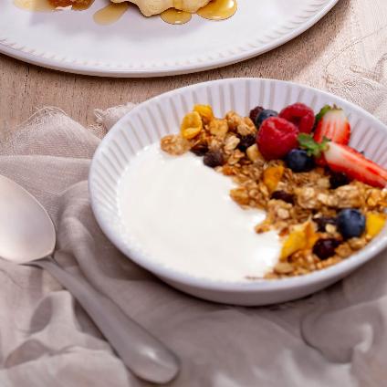 Porto_Brasil_brazil_Linhas_Ever_White_New_White_12_oz_cereal_coup_Soup_Fruit_Stoneware_Bowl_Set_14361119801_GTIN-7908416636857_plated