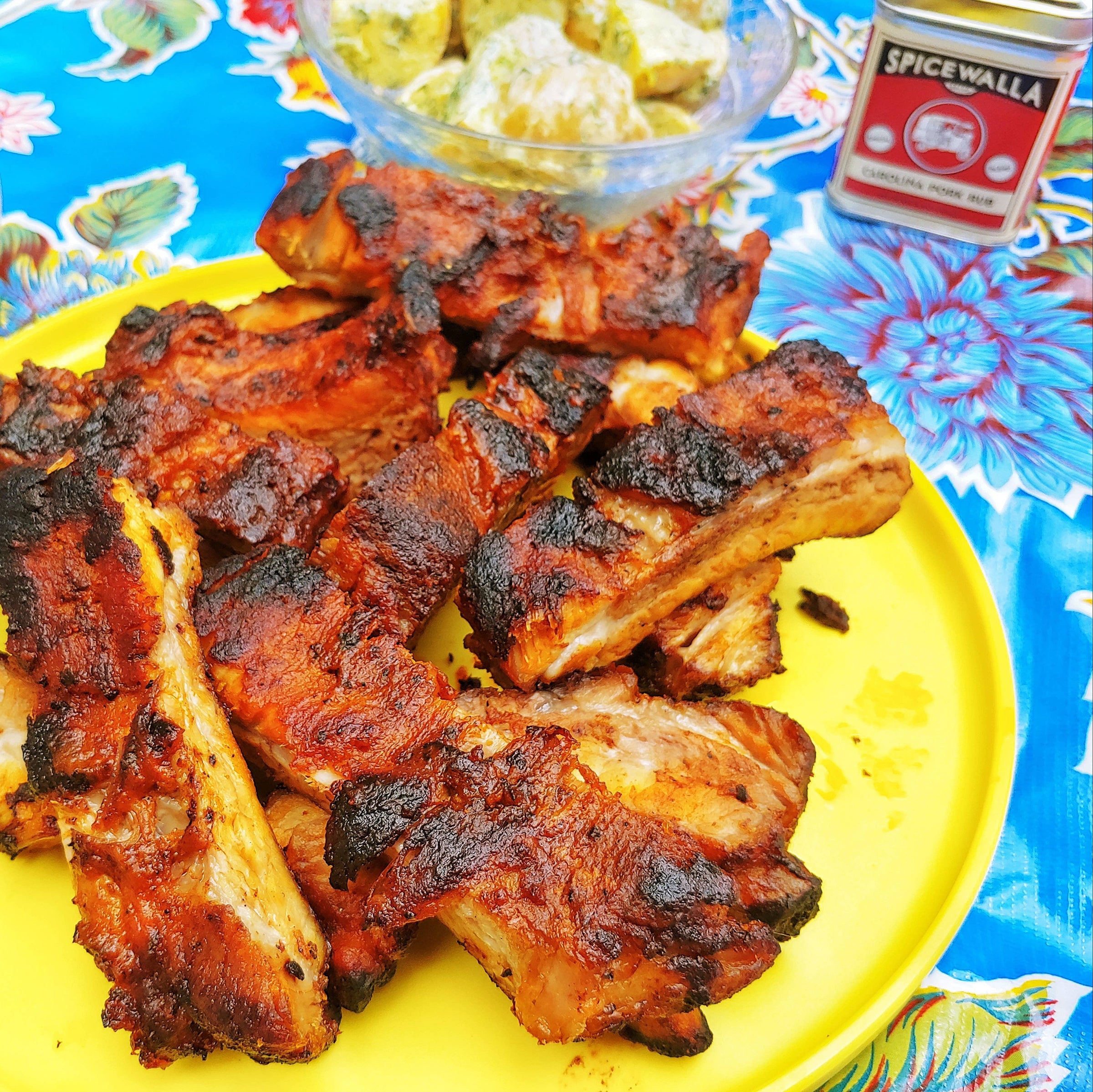 Carolina BBQ Rub spice tin featuring smoked paprika, mustard, and apple cider vinegar