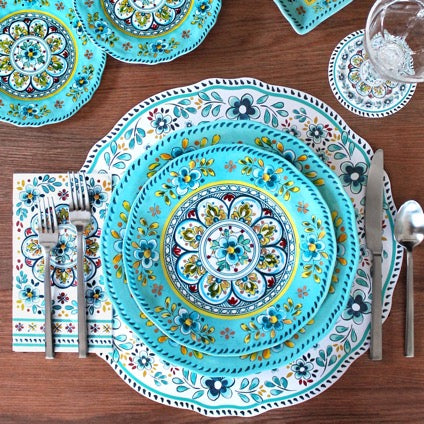 le-cadeaux-madrid-turquoise-scalloped-chargre-placemats-CC-SPLMADT