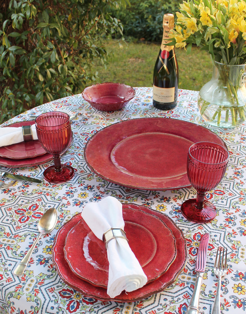 le-cadeaux-antiqua-red-dinner-plates-milano-red-wine-goblets-glasses